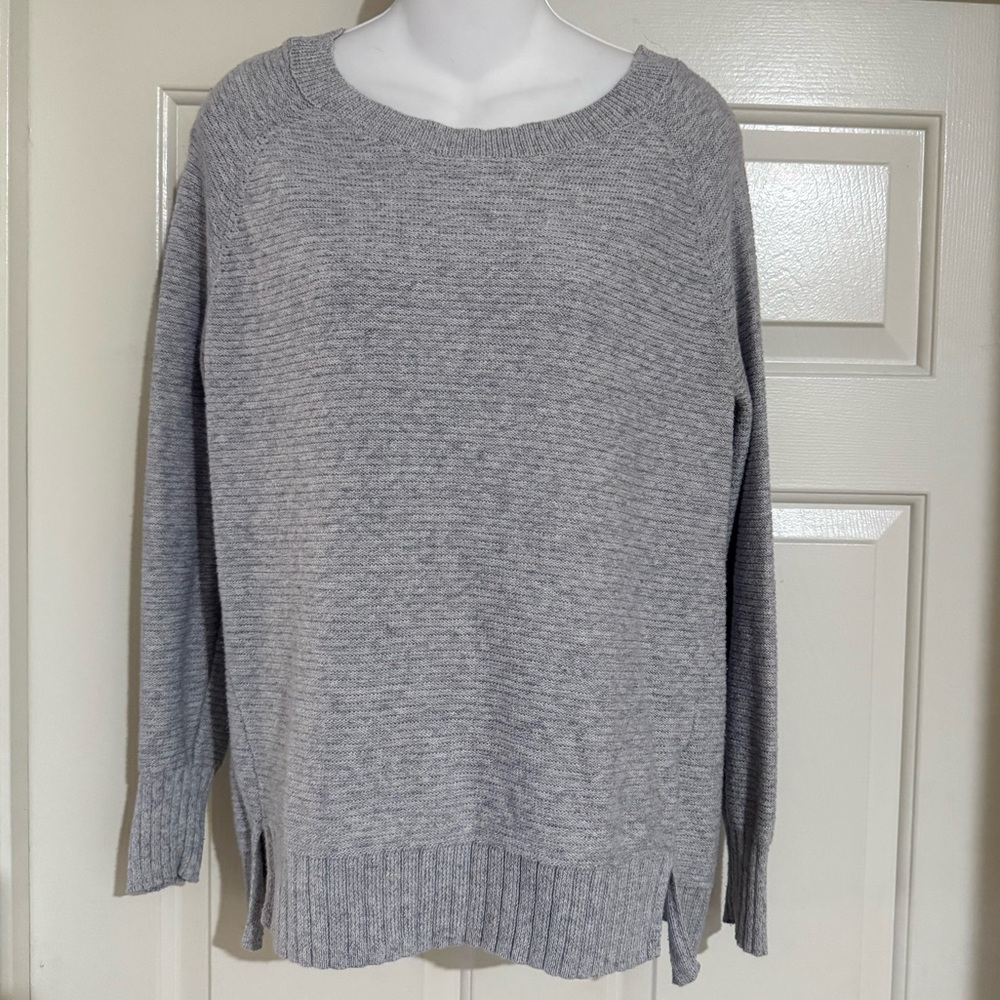 Old Navy Light Gray Crewneck Knit Sweater